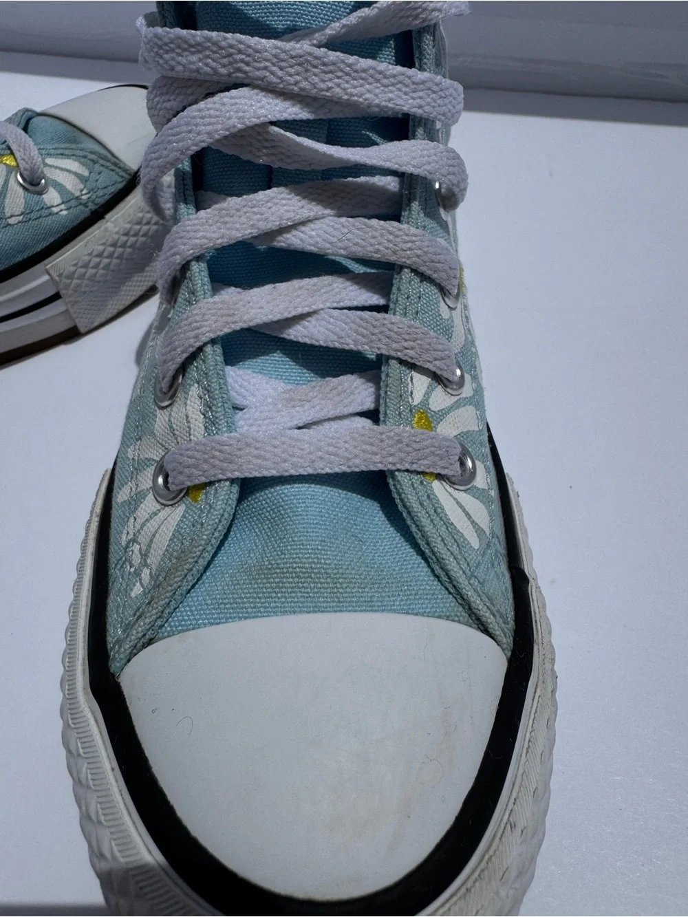 Converse Kids High-Top Sneakers in Light Blue with White Daisy Print
